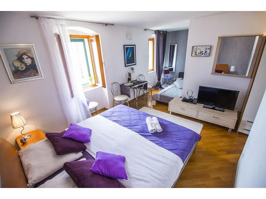 Sunny Promenade Studio Split Apartment