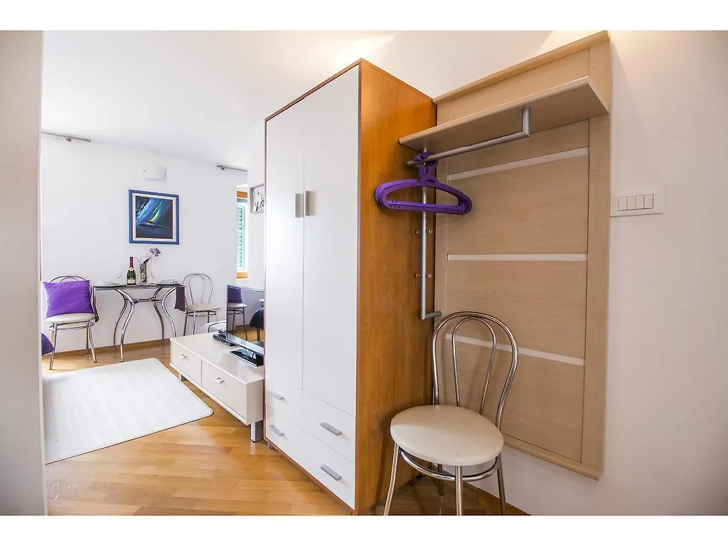 Sunny Promenade Studio Split