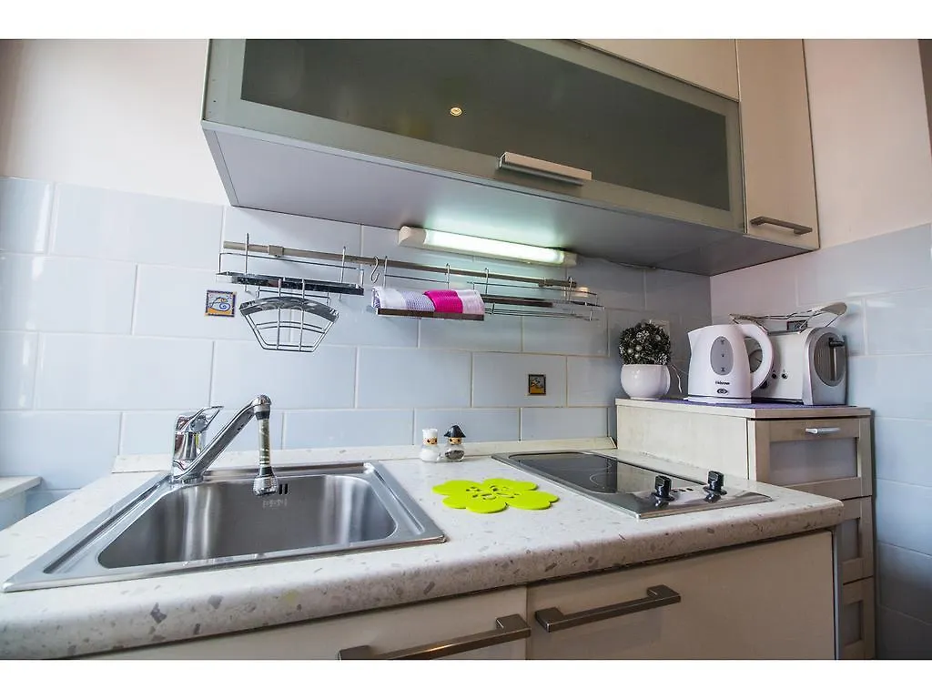 Sunny Promenade Studio Split Apartment