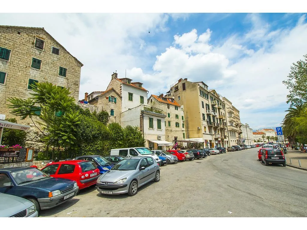 Sunny Promenade Studio Apartman Split